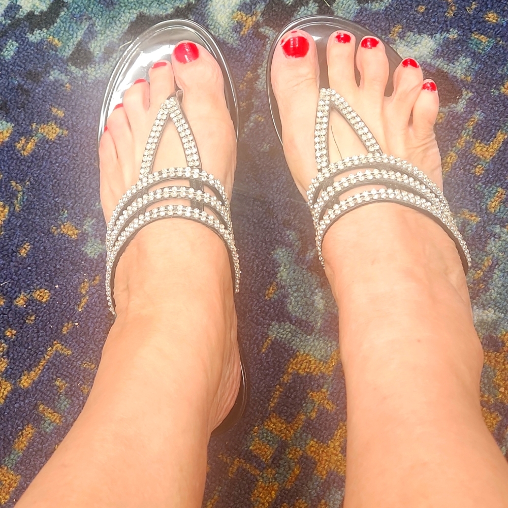 Qupid size 39 rhinestone sandals